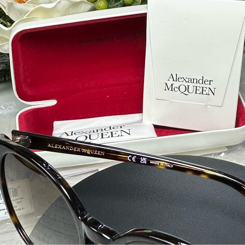 NEW! Alexander McQueen Edge Cateye Sunglasses 55mm - Picture 3 of 8